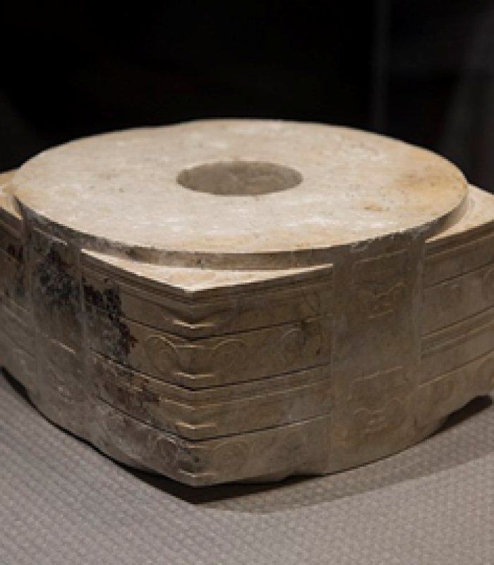 Liangzhu jade cong artifact